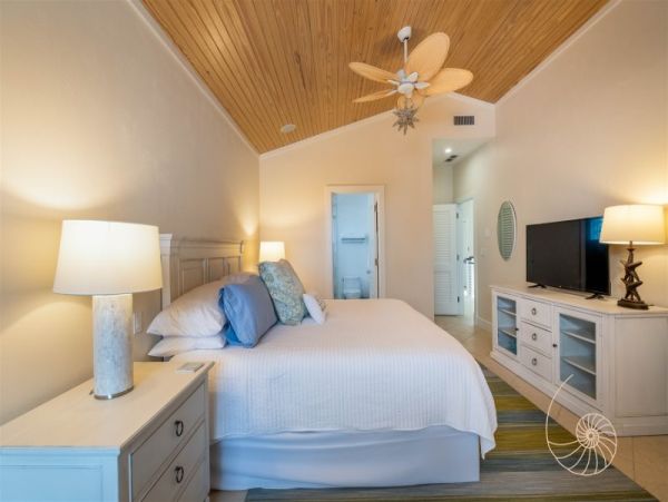 Islamorada Vacation Home Four Bedroom Walk to Beach