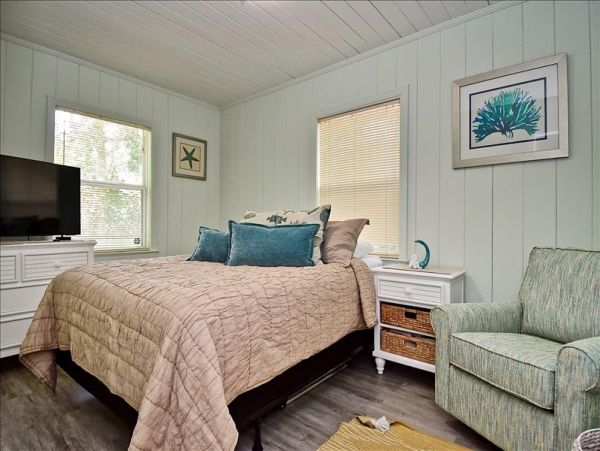 Siesta Key 3 Bedroom Vacation Home Close to Beach