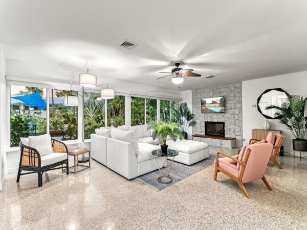 Luxury Siesta Key Vacation Rental with Pool, Kayaks & Putting Green