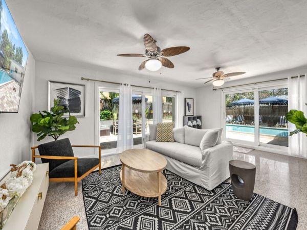 Luxury Siesta Key Vacation Rental with Pool, Kayaks & Putting Green