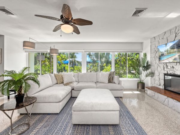 Luxury Siesta Key Vacation Rental with Pool, Kayaks & Putting Green