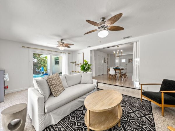 Luxury Siesta Key Vacation Rental with Pool, Kayaks & Putting Green