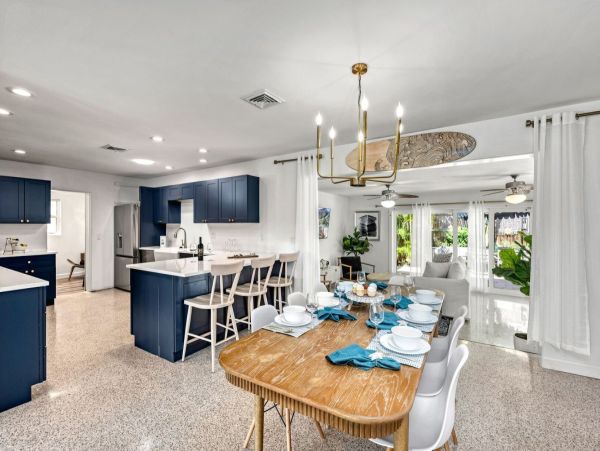 Luxury Siesta Key Vacation Rental with Pool, Kayaks & Putting Green