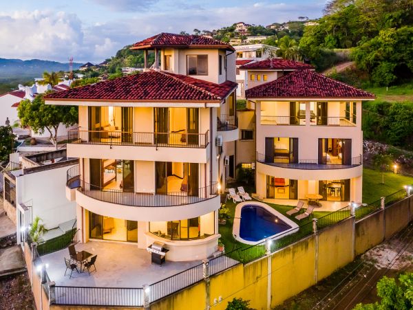 Wow Amazing Vacation Villa Sleps up to 36 Guests