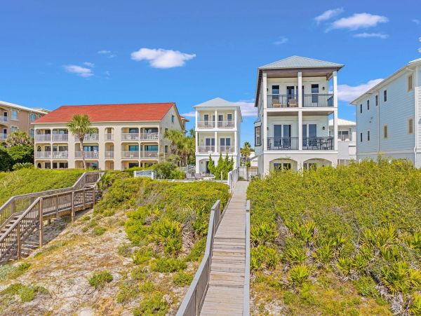 Ocean Front  With Four Bedrooms And Private Pool