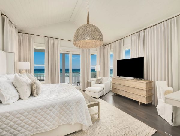 Ocean Front  With Four Bedrooms And Private Pool