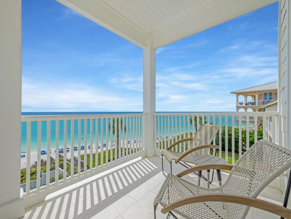 Ocean Front  With Four Bedrooms And Private Pool