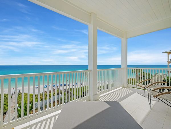 Ocean Front  With Four Bedrooms And Private Pool