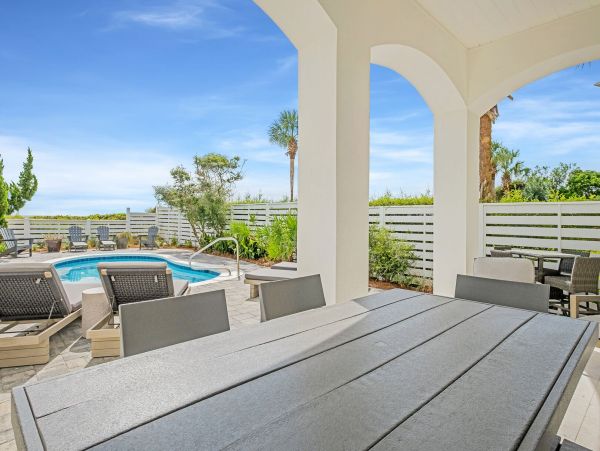 Ocean Front  With Four Bedrooms And Private Pool