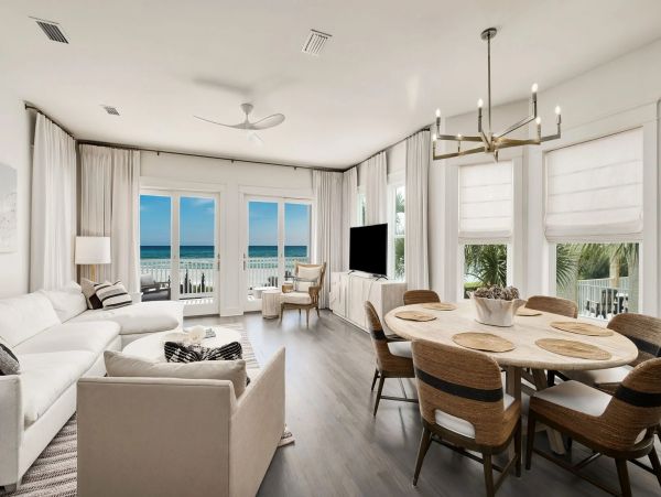Ocean Front  With Four Bedrooms And Private Pool