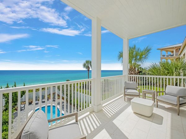 Ocean Front  With Four Bedrooms And Private Pool