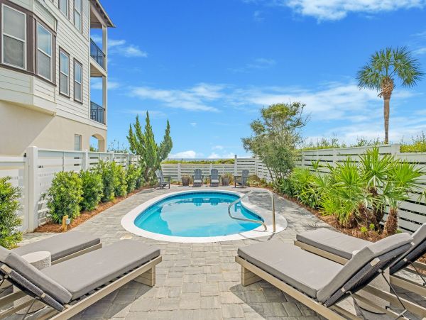 Ocean Front  With Four Bedrooms And Private Pool