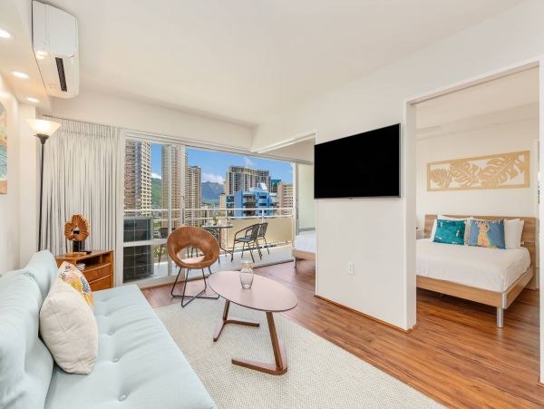 Luxury Vacation Rental in Honolulu with Amazing Views Sleeps 4