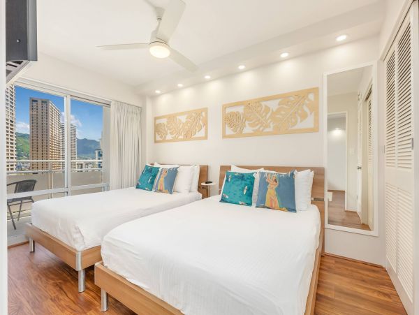 Luxury Vacation Rental in Honolulu with Amazing Views Sleeps 4