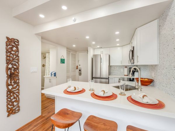 Luxury Vacation Rental in Honolulu with Amazing Views Sleeps 4