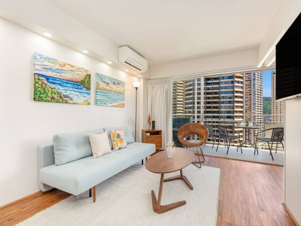 Luxury Vacation Rental in Honolulu with Amazing Views Sleeps 4