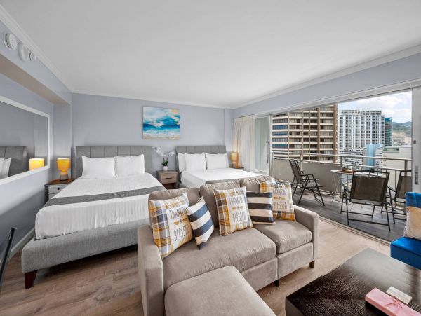 Honolulu Luxury Vacation Rental with Views Sleeps 4