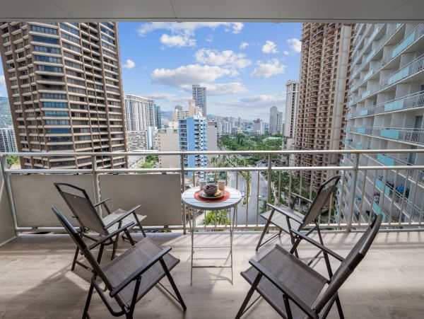 Honolulu Luxury Vacation Rental with Views Sleeps 4