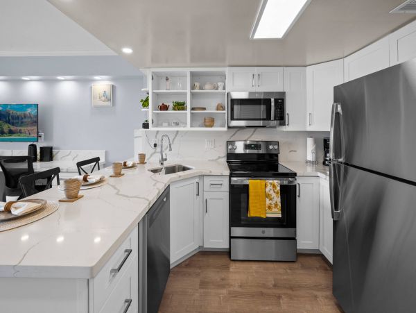 Honolulu Luxury Vacation Rental with Views Sleeps 4