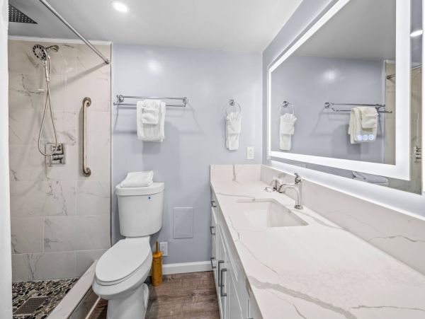 Honolulu Luxury Vacation Rental with Views Sleeps 4