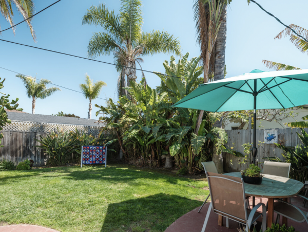 Pacific Beach 2 Bedroom Vacation Cottage Walk to Beach