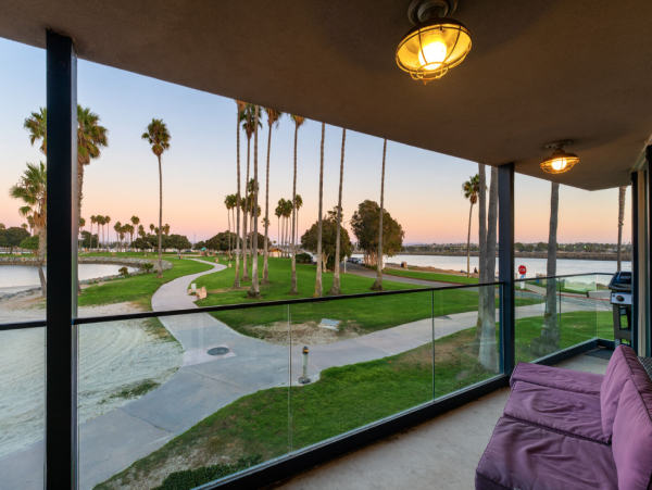 Bayfront Bliss, Spacious Deck with Amazing Water Views