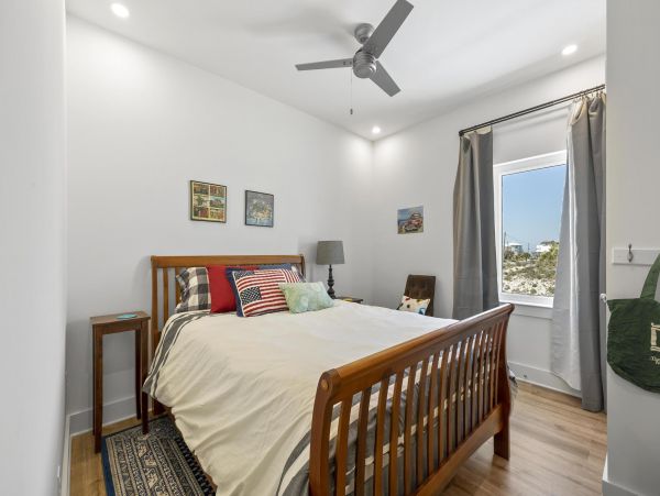 Navarre Six Bedroom Vacation Rental Beach Across the Street