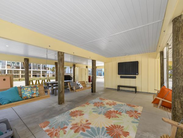 Navarre Six Bedroom Vacation Rental Beach Across the Street