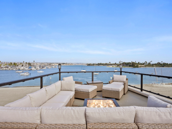 Mission Beach 4 Bedroom Vacation Getaway with Bay Views