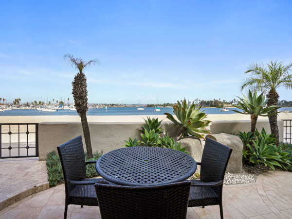 Mission Beach 4 Bedroom Vacation Getaway with Bay Views