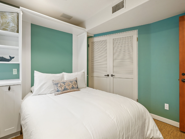 Mission Beach 4 Bedroom Vacation Getaway with Bay Views
