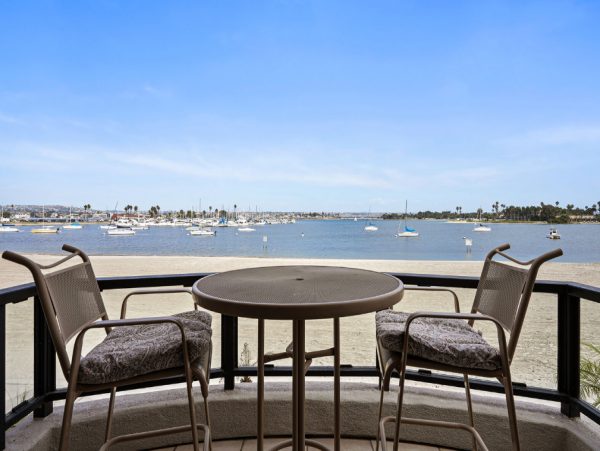 Mission Beach 4 Bedroom Vacation Getaway with Bay Views