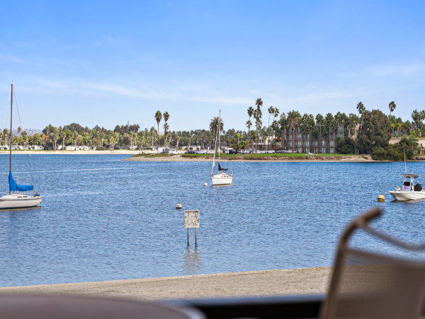 Mission Beach 4 Bedroom Vacation Getaway with Bay Views