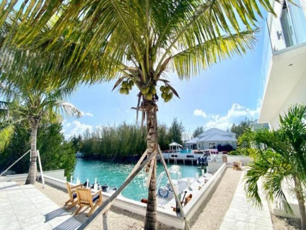 Turks and Caicos Vacation Home + Two Studios Sleeps 16 Guests