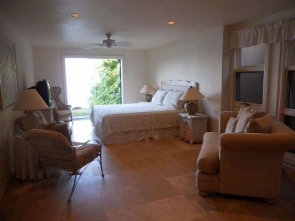 Five Bedroom Exceptional Beachfront Home in Napili