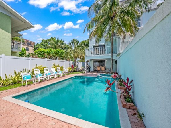 Siesta Key Vacation Home Five Bedroom Walk to Beach