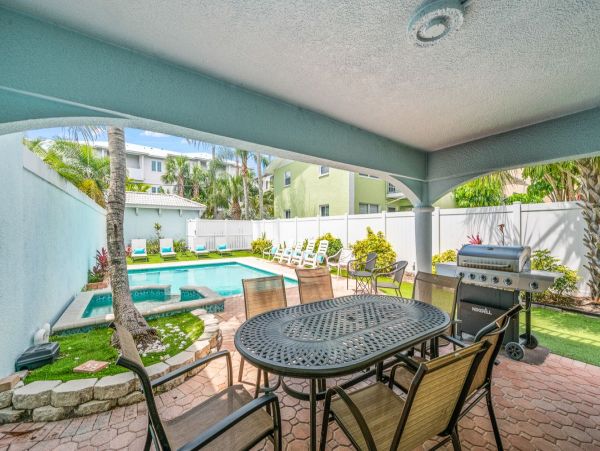 Siesta Key Vacation Home Five Bedroom Walk to Beach
