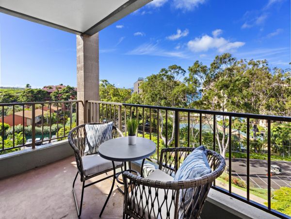 2 Bedroom Vacation Condo Steps from Kahana Beach Sleeps 6