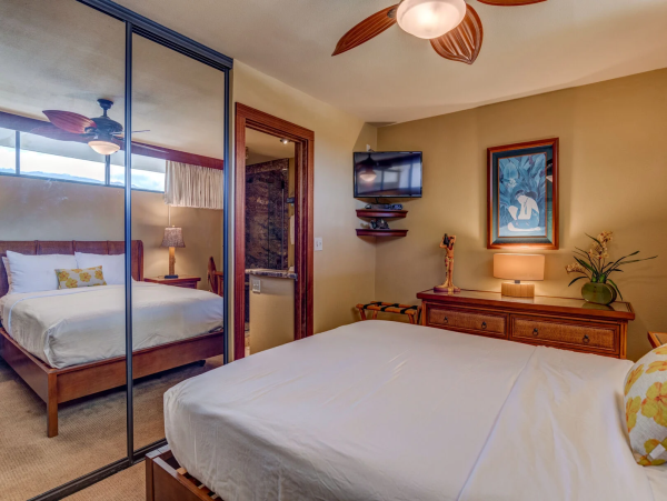 Oceanfront Tranquility with Panoramic Views of Molokai & Lanai