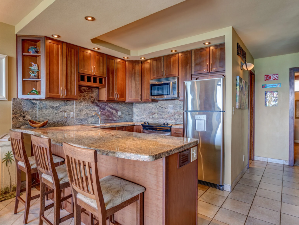 Oceanfront Tranquility with Panoramic Views of Molokai & Lanai