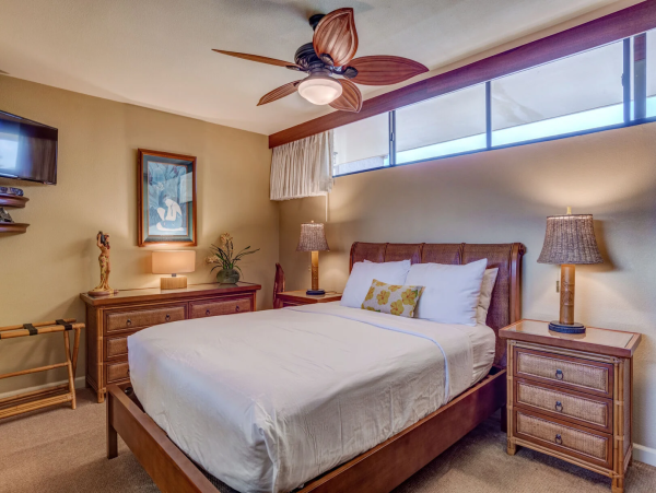 Oceanfront Tranquility with Panoramic Views of Molokai & Lanai