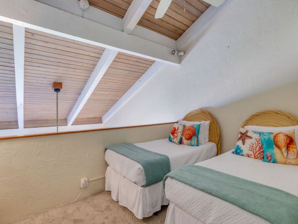 Kahana One Bedroom Plus Loft Vacation Condo