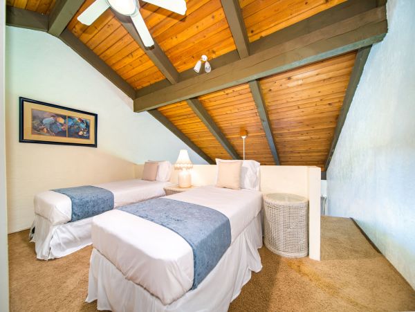 Kaanapali Vacation Condo Two Bedroom with Den On Beach