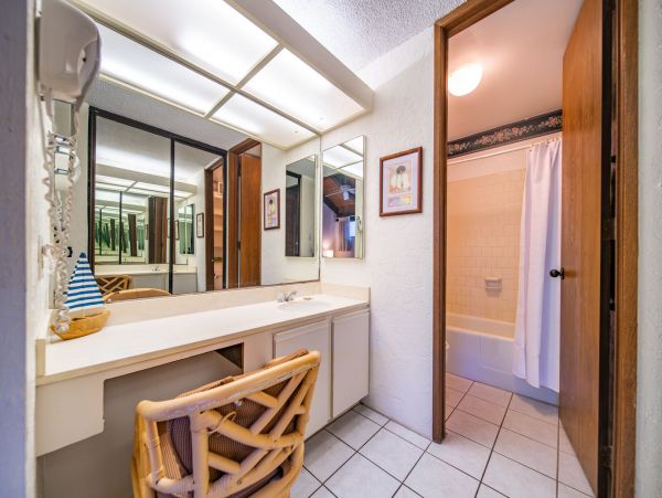 Kaanapali Vacation Condo Two Bedroom with Den On Beach