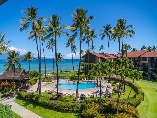 Kaanapali Vacation Condo Two Bedroom with Den On Beach