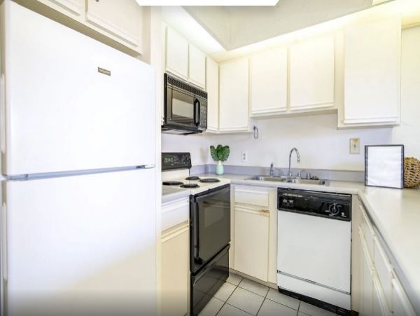 Kaanapali Vacation Condo Two Bedroom with Den On Beach