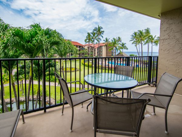 Ocean & Mountain Views Vacation Rental in Kahana