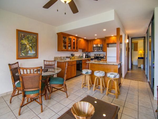 Ocean & Mountain Views Vacation Rental in Kahana