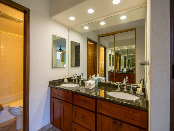 Ocean & Mountain Views Vacation Rental in Kahana