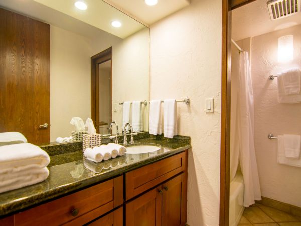 Ocean & Mountain Views Vacation Rental in Kahana